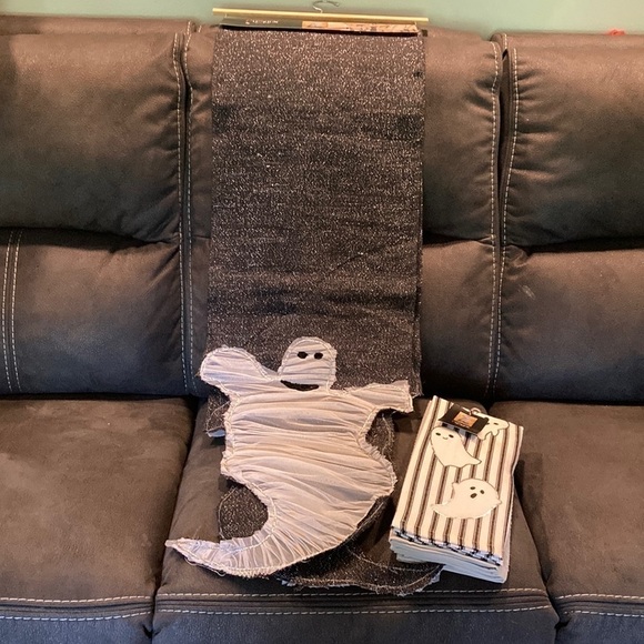 NWT CYNTHIA ROWLEY CURIOUS GHOST TABLE RUNNER & GHOST TOWELS - Picture 1 of 10
